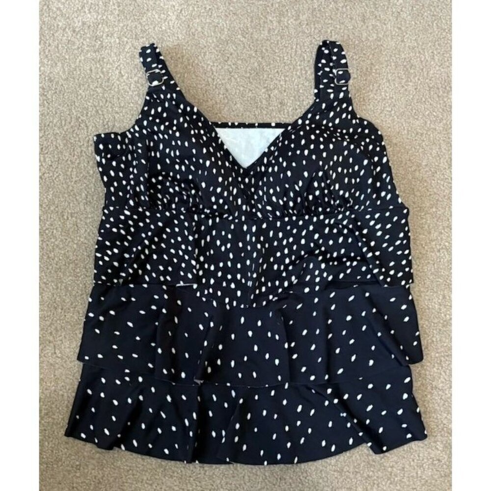 Black And White Ruffled Tiered Women’s Size 20 Swim Top With Built In Bra